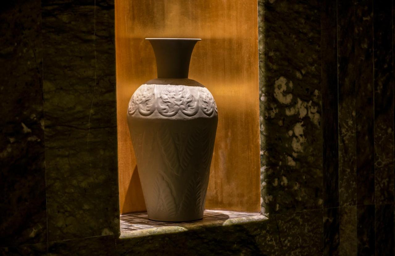Jareed Hotel Riyadh Exterior photo A vase in the window of a house in the village of Gali